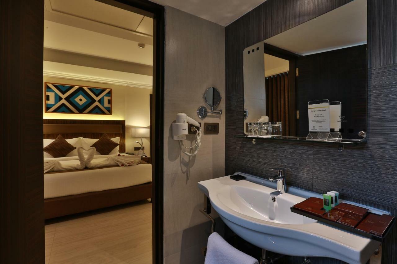 Hotel Luminara Kochi Esterno foto